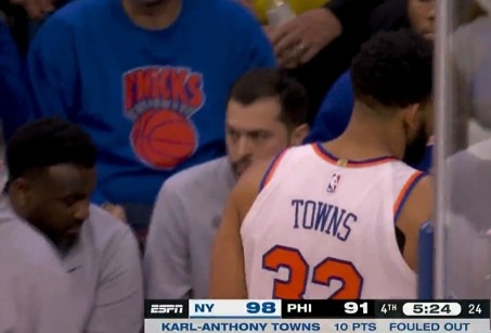 大举反击！恩比德强攻打成2+1率队轰出11-0 并造成唐斯6犯离场